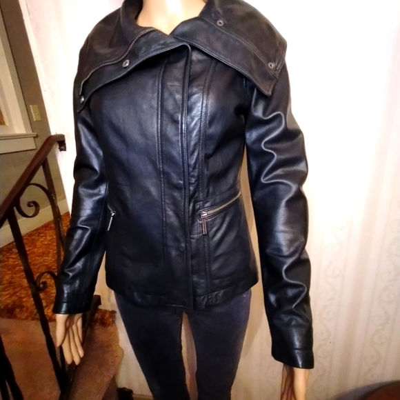😎Gorgeous supple designer Leather moto jacket by Vince - Picture 4 of 14